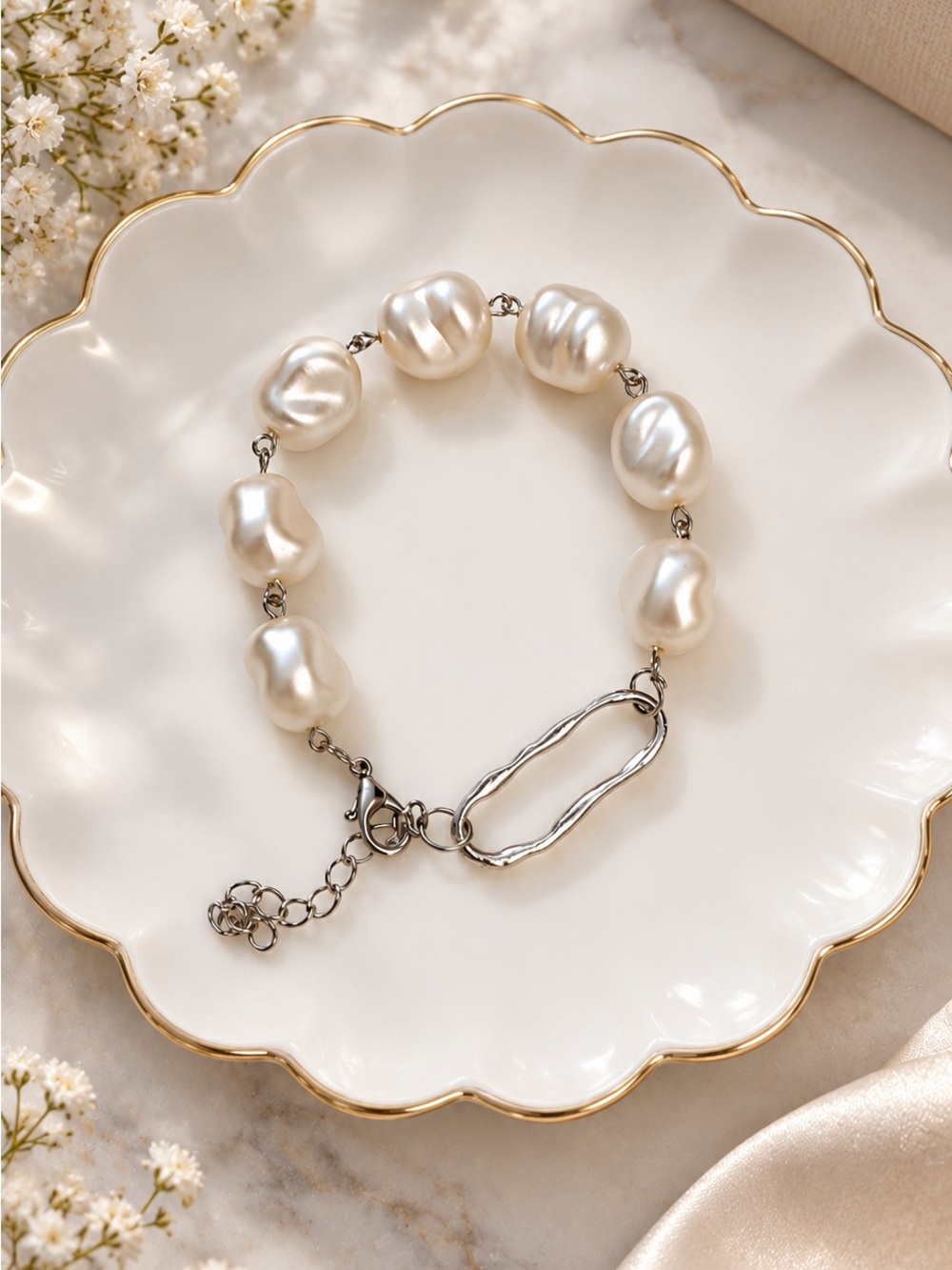 Baroque Pearl Bracelet with Silver Tone link Accent